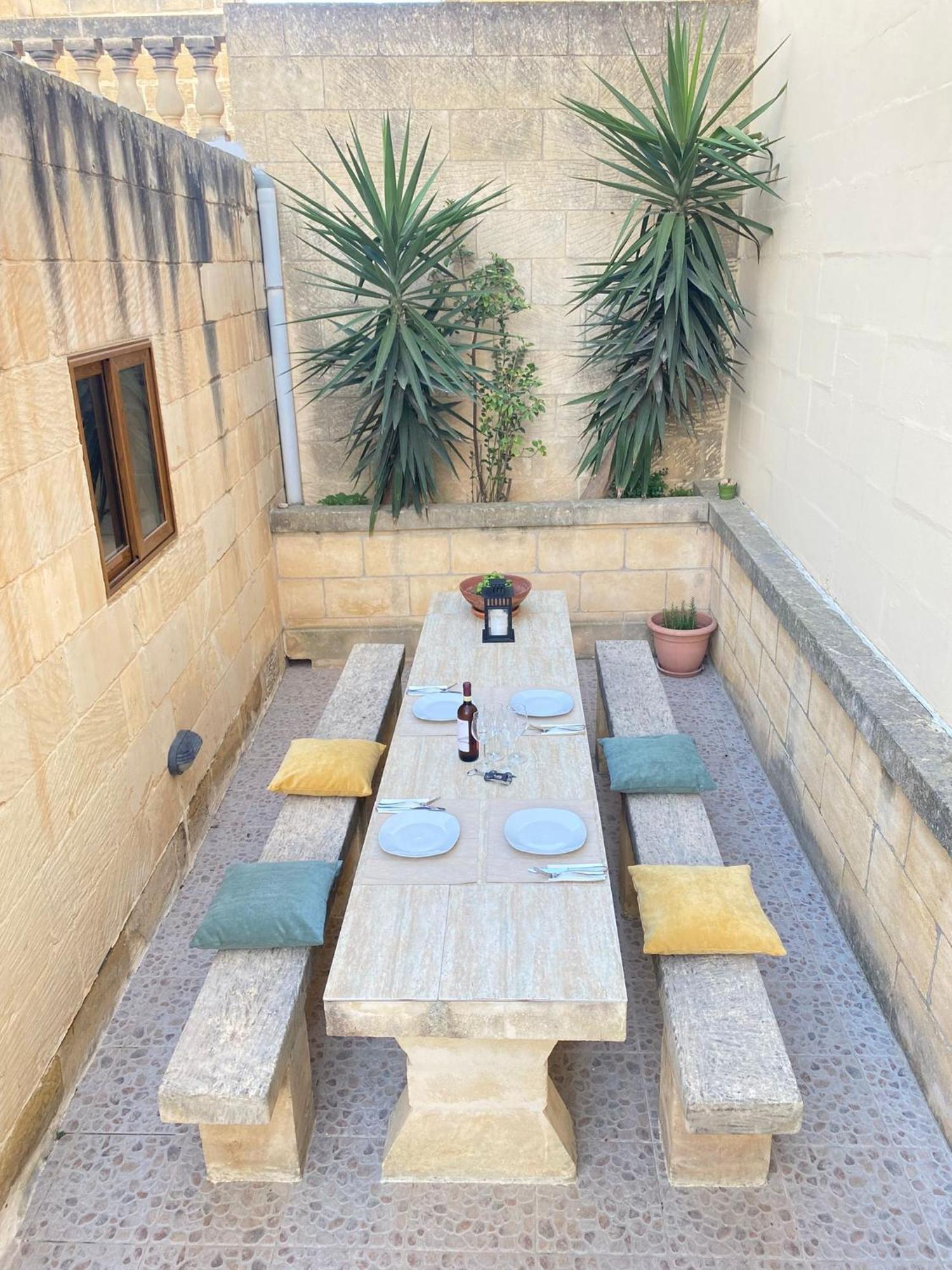 A La Maison B&B Xagħra エクステリア 写真
